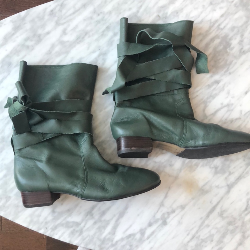 Green leather lace up boots by Colcci